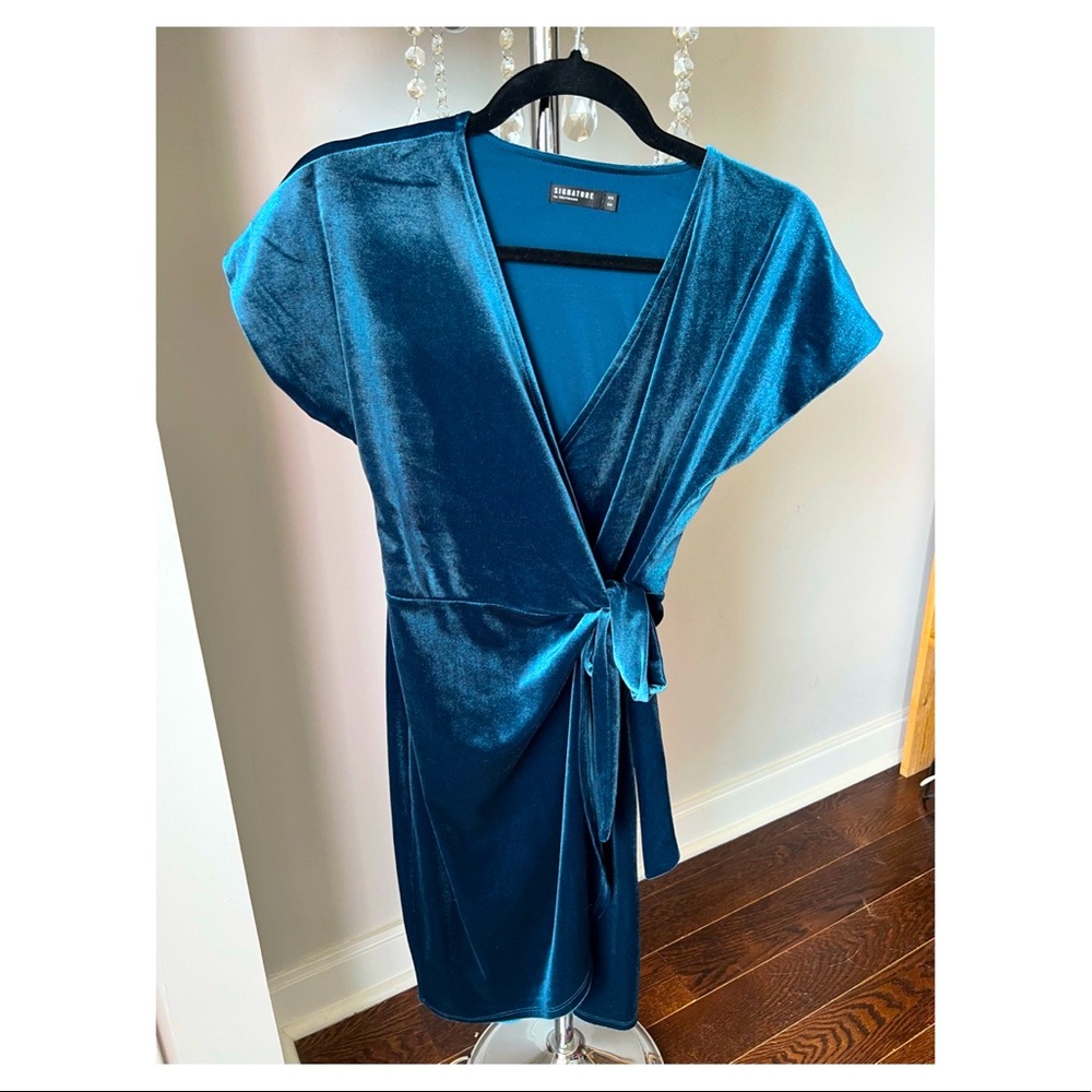 Signature by Reitmans Blue velvet Half Wrap Dress size XS